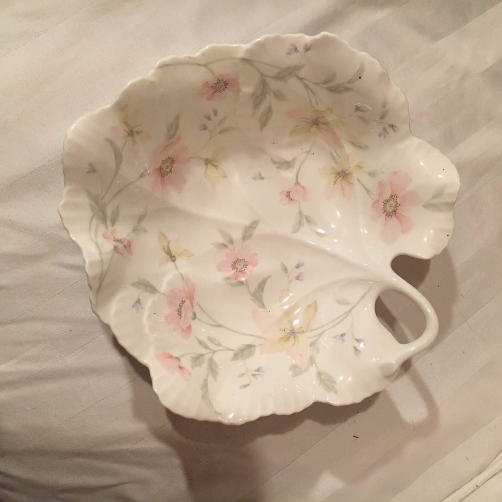 accent dish - bone China